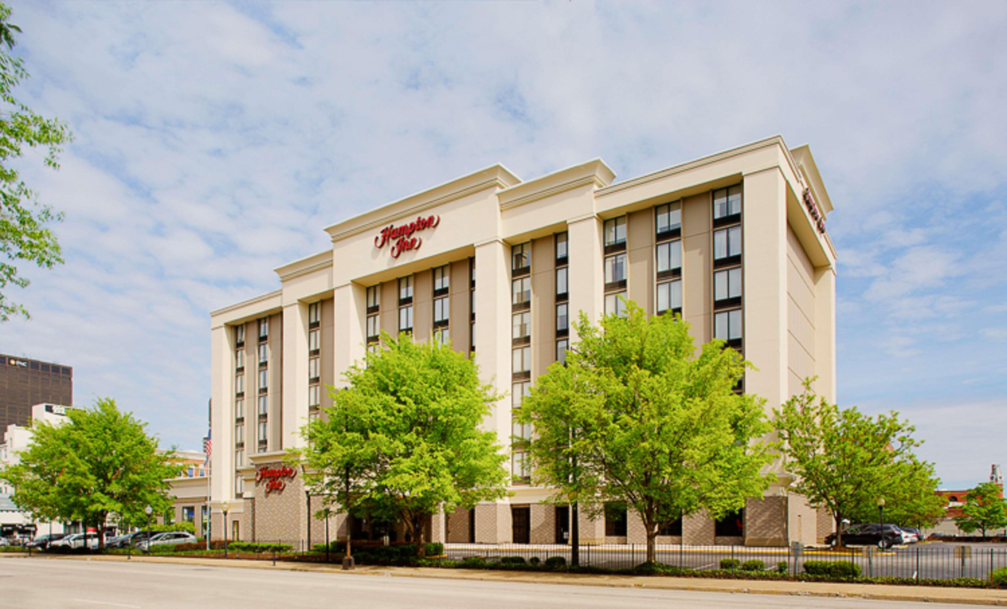 Hampton Inn Louisville Downtown Exterior photo