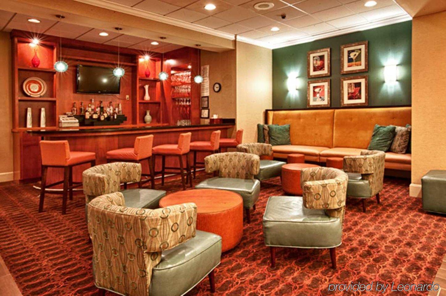 Hampton Inn Louisville Downtown Restaurant photo