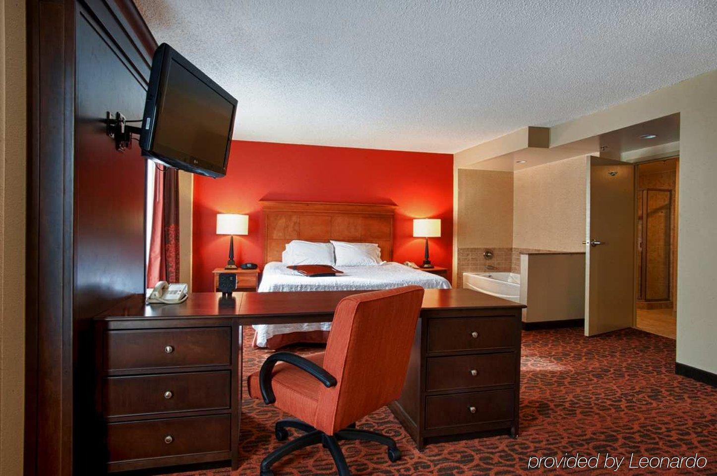 Hampton Inn Louisville Downtown Room photo